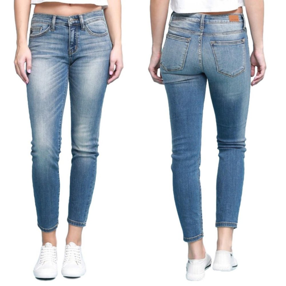NWT Judy Blue Jeans Parker Relaxed Mid Jeans